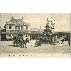 carte postale ancienne 03 VICHY. Place de la Gare 1910. Timbre absent...
