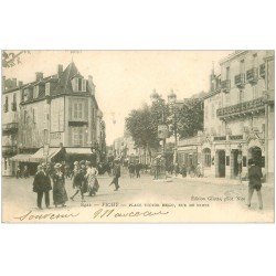 carte postale ancienne 03 VICHY. Place Victor Hugo Rue de Nîmes 1904. . Crédit Lyonnais Banque