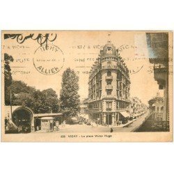 carte postale ancienne 03 VICHY. Place Victor Hugo. Hôtel Astoria 1935 (timbre manquant)...