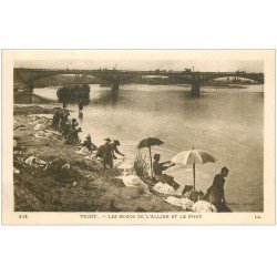 carte postale ancienne 03 VICHY. Pont et Lavandières Bords de L'Allier. Carte impeccable et vierge