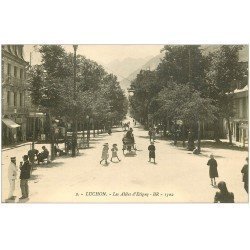 carte postale ancienne 31 LUCHON. Allées d'Etigny avec Cireur de chaussures