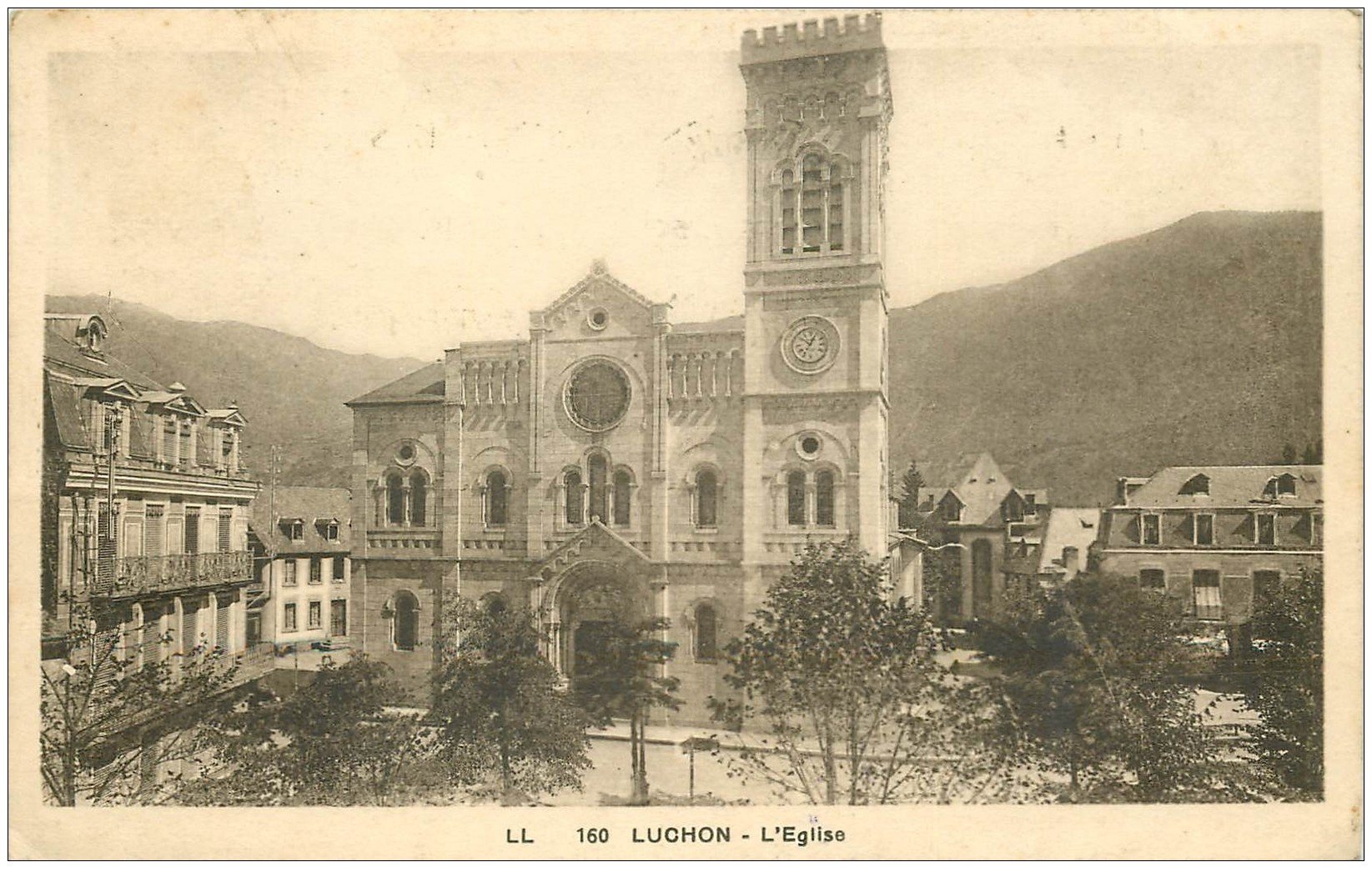 carte postale ancienne 31 LUCHON. L'Eglise 1936