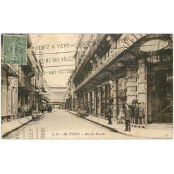 carte postale ancienne 03 VICHY. Rue du Marché 1924. Magasin de Confections