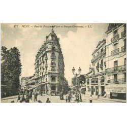 carte postale ancienne 03 VICHY. Rue Wilson et Clémenceau 1922. Salon de Coiffure Demure