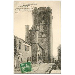 carte postale ancienne 32 GASCOGNE-BASSOUES. Donjon carré 1913 petite animation