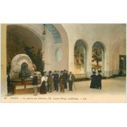 carte postale ancienne 03 VICHY. Source des Célestins. LL n°11