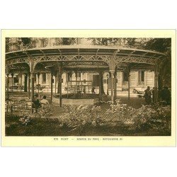 carte postale ancienne 03 VICHY. Source du Parc artésienne