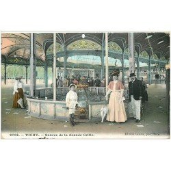 carte postale ancienne 03 VICHY. Source Grande Grille 1909 Giletta. Pli coin droit...