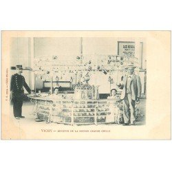carte postale ancienne 03 VICHY. Source Grande Grille. Buvette