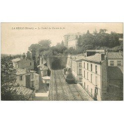 carte postale ancienne 33 LA REOLE. Locomotive Tunnel du Chemin de Fer