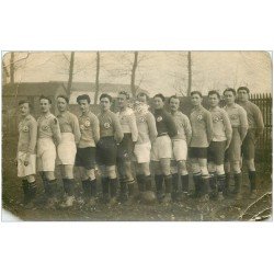 carte postale ancienne 33 PAUILLAC. Rare Carte Photo d'une Equipe de Football en ligne. Ecusson ancre marine