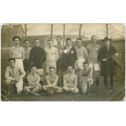 33 PAUILLAC. Rare Carte Photo d'une Equipe de Football et fanion M.F.... Ecusson ancre marine