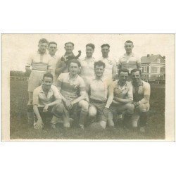 33 PAUILLAC. Rare Carte Photo d'une Equipe de Football. Ecusson ancre marine