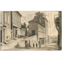 33 SAINT-EMILION. Rue Guadet. Magasin de Cartes Postales à gauche