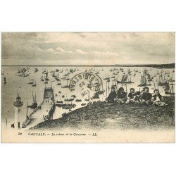 35 CANCALE. Retour de la Caravane 1922 avec gamins assis...