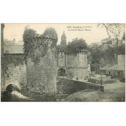 carte postale ancienne 35 FOUGERES. Porte Notre-Dame attelage