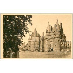 carte postale ancienne 35 VITRE. Place Château n°1