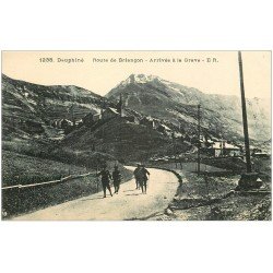 carte postale ancienne 05 LA GRAVE. Chasseurs Alpins Route de Briançon
