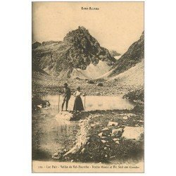 carte postale ancienne 05 Lac Pair Vallée de Val-Fourche. Roche Méane et Pic Sud des Cavales. Randonneurs