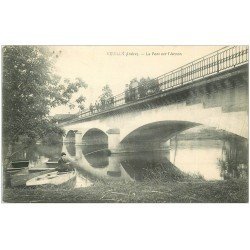 carte postale ancienne 36 REUILLY. Pont sur l'Arnon avec Pêcheur à la ligne