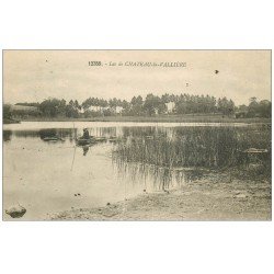 carte postale ancienne 37 CHATEAU-LA-VALLIERE. Le Lac avec Pêcheurs 1923