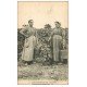 carte postale ancienne 37 EN TOURAINE. Les Vendanges. Vendangeuses de raisin rouge. Vins Vignes et Vignobles