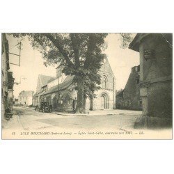 carte postale ancienne 37 ILE-BOUCHARD. Eglise Saint-Gilles avec Voiture ancienne