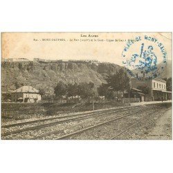 carte postale ancienne 05 MONT-DAUPHIN. Le Fort et la Gare. Tampon militaire vers 1914