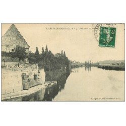 carte postale ancienne 37 LA HAYE-DESCARTES. Lavandière au loin