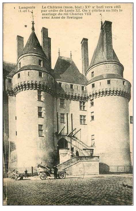 carte postale ancienne 37 LANGEAIS. Château voiture ancienne décapotable 1923