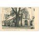 carte postale ancienne 37 L'ILE BOUCHARD. Eglise vers 1900 animation