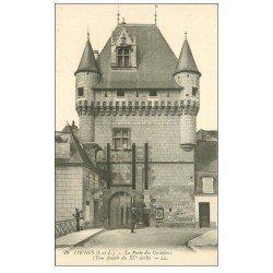 carte postale ancienne 37 LOCHES. La Porte des Cordeliers avec Pêcheur