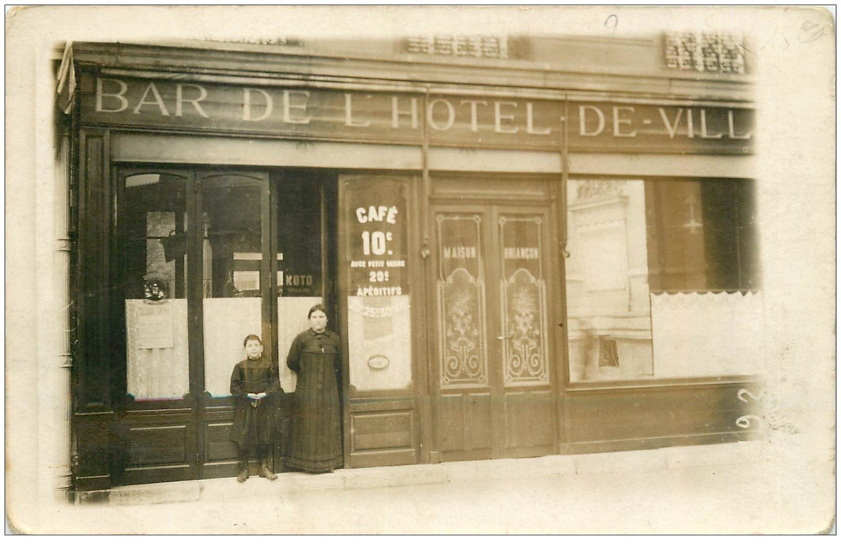 Rare 05 BRIANCON. Bar de l'Hôtel de Ville maison Briançon. Carte Photo