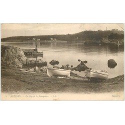 carte postale ancienne 06 ANTIBES. Cap et Sémaphore. Barques de Pêcheurs