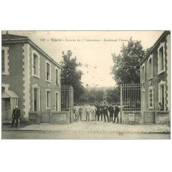 carte postale ancienne 37 TOURS. Caserne Cuirassiers Boulevard Thiers 1910