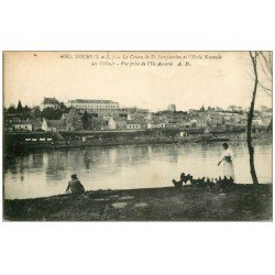 carte postale ancienne 37 TOURS. Coteau Ecole Normale des Tilleuls. Fermière et Poules