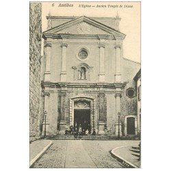 carte postale ancienne 06 ANTIBES. Enfants sur Perron de l'Eglise. Ancien Temple de Diane