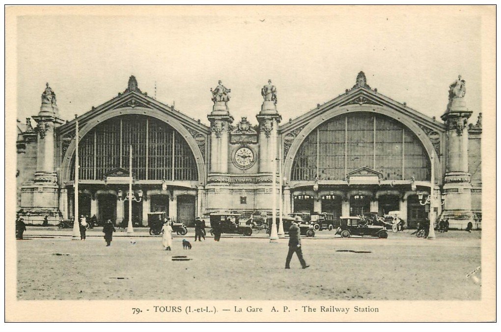 carte postale ancienne 37 TOURS. La Gare et Taxix anciens