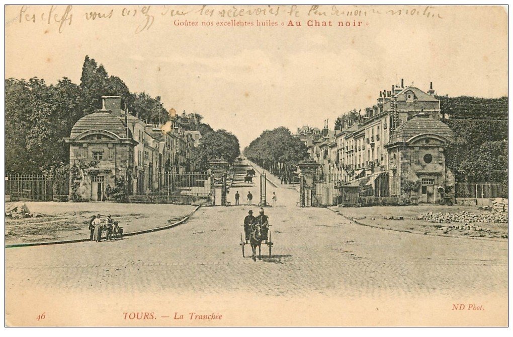 carte postale ancienne 37 TOURS. La Tranchée. Publicités huiles Au Chat noir et Chocolat Mirault.