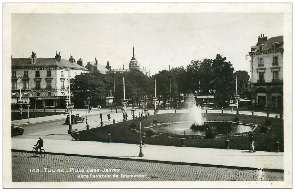 carte postale ancienne 37 TOURS. Place Jean-Jaurès 1946 carte photo