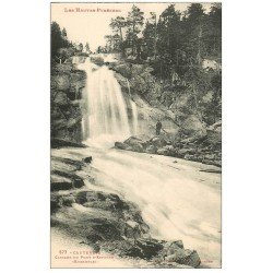 carte postale ancienne 65 CAUTERETS. Cascade du Pont d'Espagne personnage