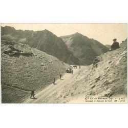 carte postale ancienne 65 COL DU TOURMALET. Voiture au Sommet et Passage