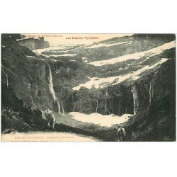 carte postale ancienne 65 GAVARNIE. Intérieur Cirque et Epaule du Marboré avec Vaches