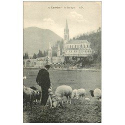 carte postale ancienne 65 LOURDES. Basilique, Pâtre et Moutons