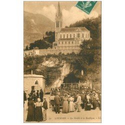 carte postale ancienne 65 LOURDES. Grotte de la Basilique 1911