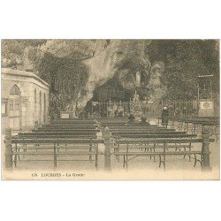 carte postale ancienne 65 LOURDES. La Grotte 1930