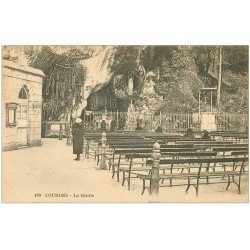 carte postale ancienne 65 LOURDES. La Grotte 1930 n°160