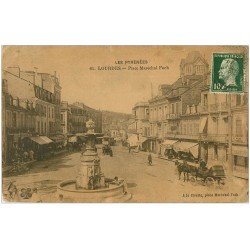 carte postale ancienne 65 LOURDES. Place Maréchal Foch 1933. En l'état...
