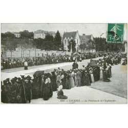 carte postale ancienne 65 LOURDES. Procession de l'Esplanade 1910