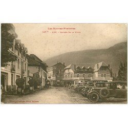 carte postale ancienne 65 LUZ-SAINT-SAUVEUR. Superbes voitures anciennes Entrée de la Ville